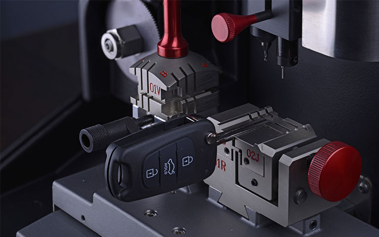 Green locksmith provides car key repair service in Daytona Beach & Ormond Beach, FL